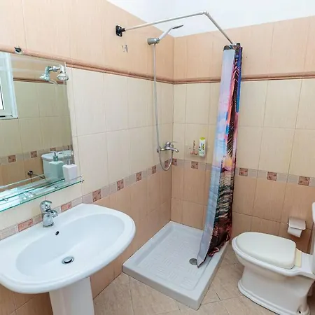 Super Spacious Rooftop Flat / Amazing City View Apartment