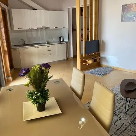 Apartment Super Spacious Rooftop Flat / Amazing City View