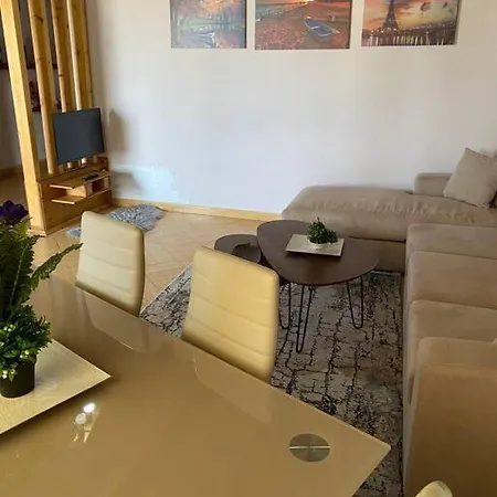 Super Spacious Rooftop Flat / Amazing City View Apartment *