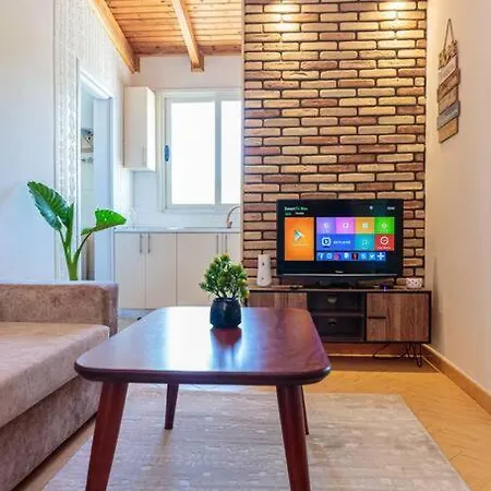 Super Spacious Rooftop Flat / Amazing City View * Vlorë