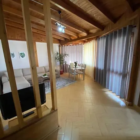 Super Spacious Rooftop Flat / Amazing City View Apartment *