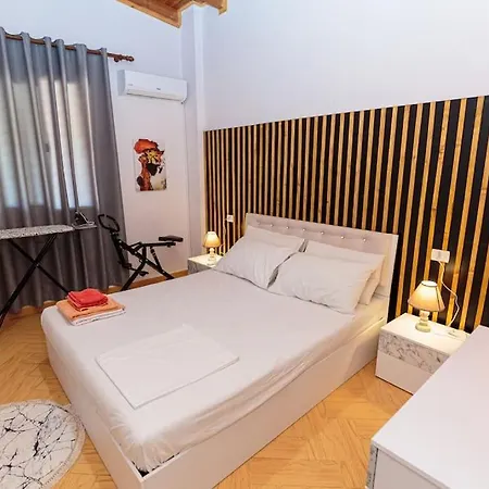 Apartment Super Spacious Rooftop Flat / Amazing City View