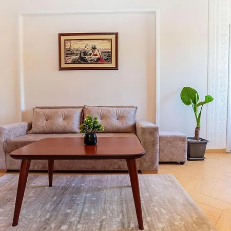 Super Spacious Rooftop Flat / Amazing City View Apartment *