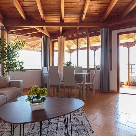 Super Spacious Rooftop Flat / Amazing City View Vlorë