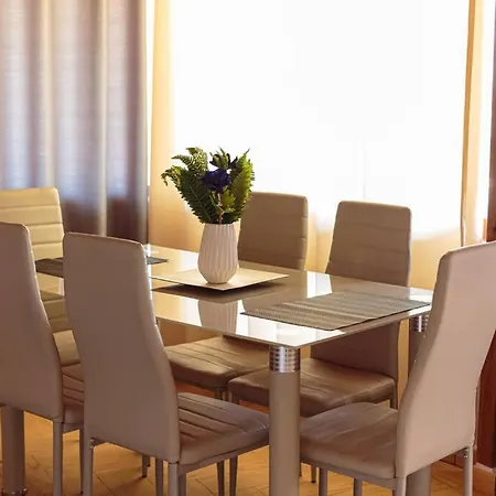 Super Spacious Rooftop Flat / Amazing City View Apartament