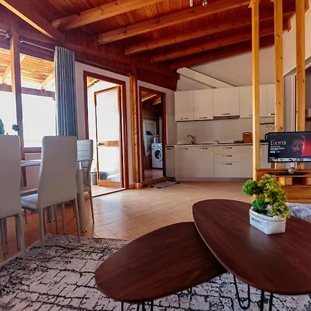 Super Spacious Rooftop Flat / Amazing City View Apartment